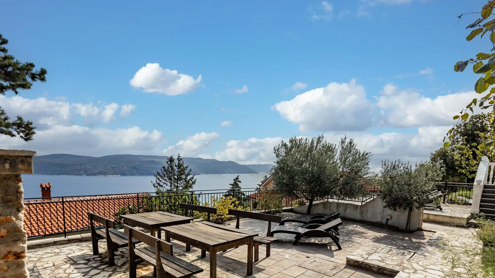 Seaview House Helena Apartments - Happy Rentals Plomin
